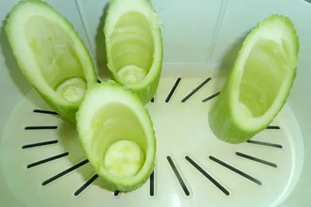 Кабачки, фаршированные овощным соте: шаг 2