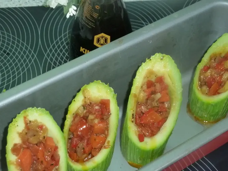 Кабачки, фаршированные овощным соте: шаг 6