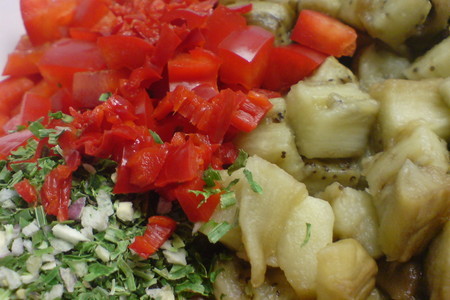 Салат из запечённого баклажана и красного перца: шаг 4