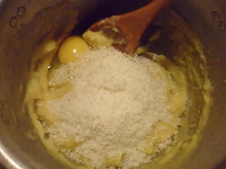 Кукурузно-кокосовый заварной кекс: шаг 4