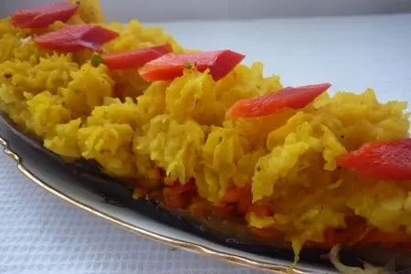 Баклажаны, фаршированные овощным соте, под картофельной шубкой: шаг 7