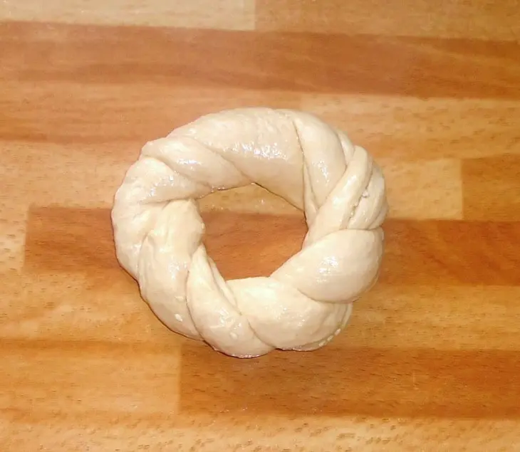 Томатные бублики с кунжутом (постные): шаг 14