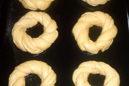 Томатные бублики с кунжутом (постные): шаг 15