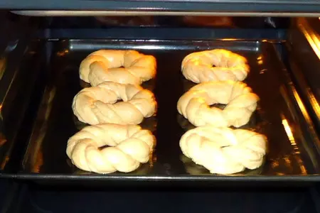 Томатные бублики с кунжутом (постные): шаг 16