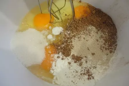 Шоколадный маффин с нежной начинкой: шаг 3