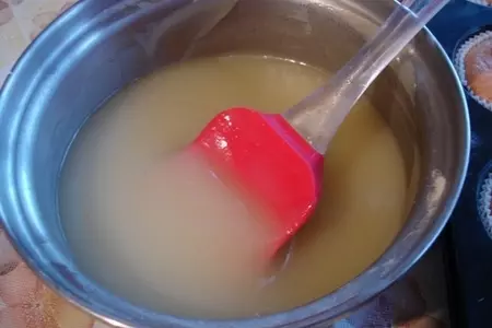 Клубничные капкейки на киселе с заварным кремом шарлотт: шаг 3