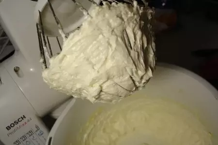 Клубничные капкейки на киселе с заварным кремом шарлотт: шаг 5