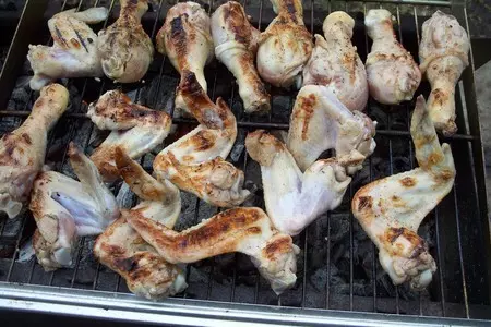 Куриные ножки и крылышки на гриле: шаг 6