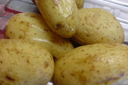 Салат из молодого картофеля с вялеными томатами и хамоном: шаг 1