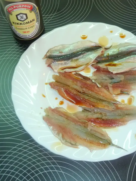 Канапе с килькой и овощами: шаг 1