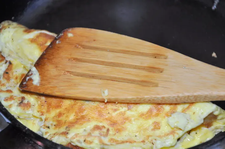 Омлет с гренками и сыром (фм): шаг 5
