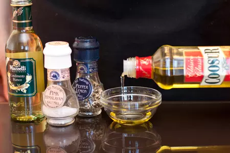 Пикантный салат с клубникой и киноа: шаг 5