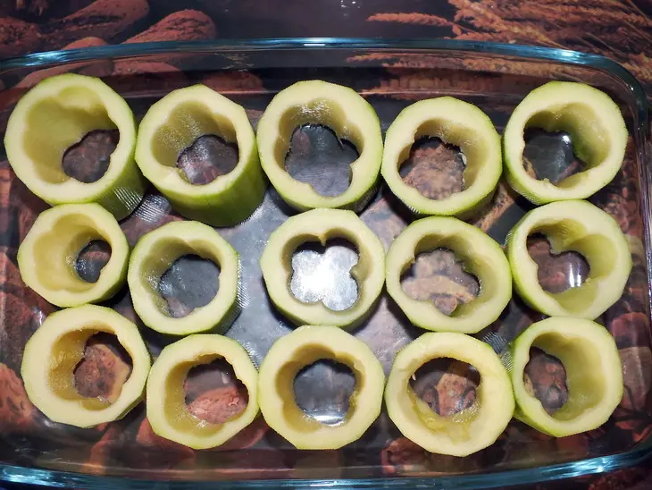 Кабачки фаршированные грибами и рисом: шаг 5
