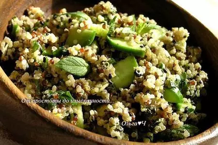 Мятный салат из киноа с зеленью, тахиной и тыквенными семечками: шаг 7