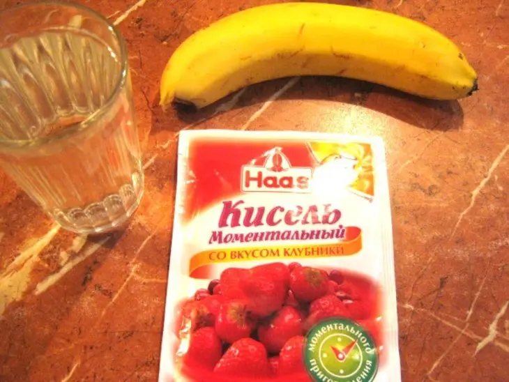 Кисель с банановым пюре: шаг 1