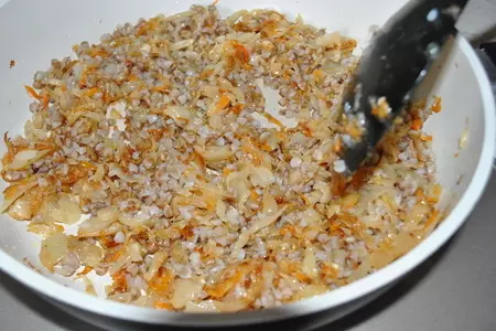 Постные пирожки с квашеной капустой и гречкой (почти как у прабабушки): шаг 4