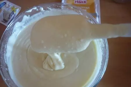Куличики без дрожжей с шоколадом под пьяненькой глазурью: шаг 5
