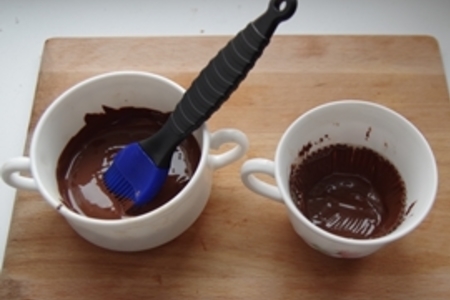 Шоколадные корзиночки с клубничным джемом и марципановой клубникой: шаг 1