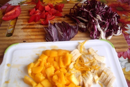 Экзотический салат из редиччио с манго и острой заправкой.: шаг 2