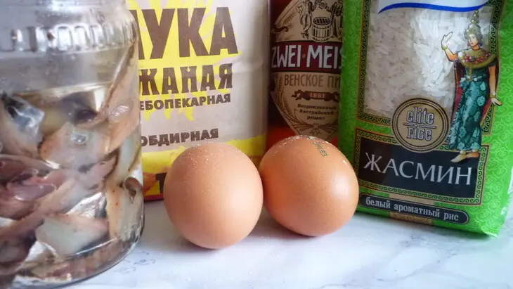 Ржаные мини-пироги с рисом,яйцом и килькой (+ бонус малосольная килечка): шаг 1