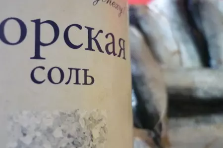 Ржаные мини-пироги с рисом,яйцом и килькой (+ бонус малосольная килечка): шаг 7
