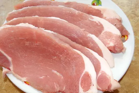 Свиные рулетики-гриль с баклажаном и сыром: шаг 1