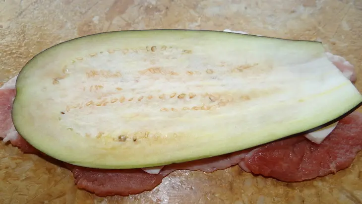 Свиные рулетики-гриль с баклажаном и сыром: шаг 4