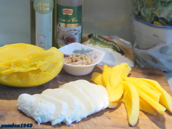 Весенний капрезе „манго“: шаг 2