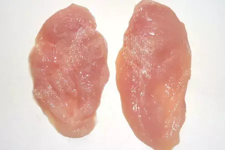 Куриный салат с рисом и зелёным горошком: шаг 1