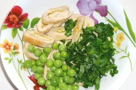 Куриный салат с рисом и зелёным горошком: шаг 7
