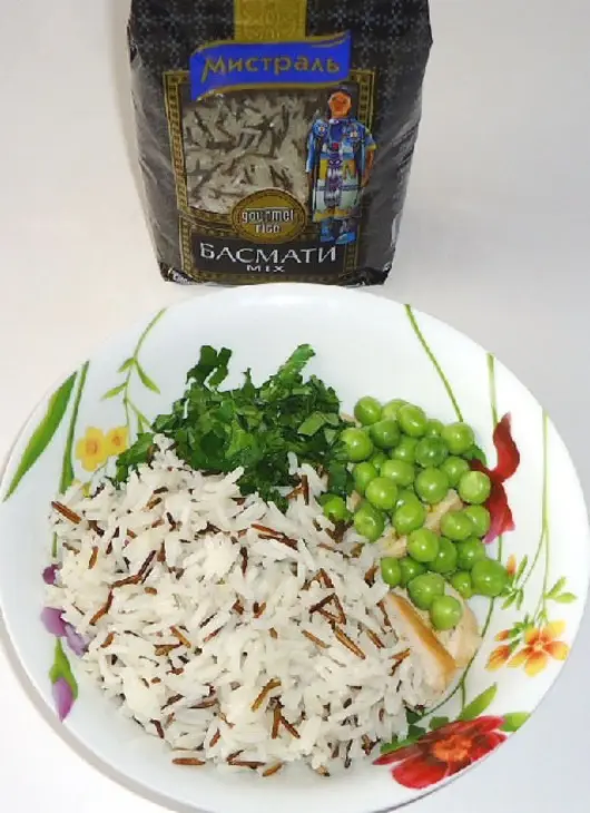 Куриный салат с рисом и зелёным горошком: шаг 8