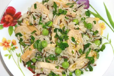 Куриный салат с рисом и зелёным горошком: шаг 10