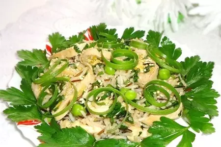 Куриный салат с рисом и зелёным горошком: шаг 12