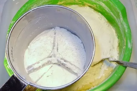 Пасхальный кулич c изюмом и цукатами: шаг 4