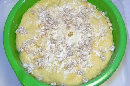 Пасхальный кулич c изюмом и цукатами: шаг 6