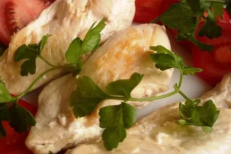Куриные грудки, фаршированные сыром и помидорами. фм « моя иллюстрация к рецепту».: шаг 6