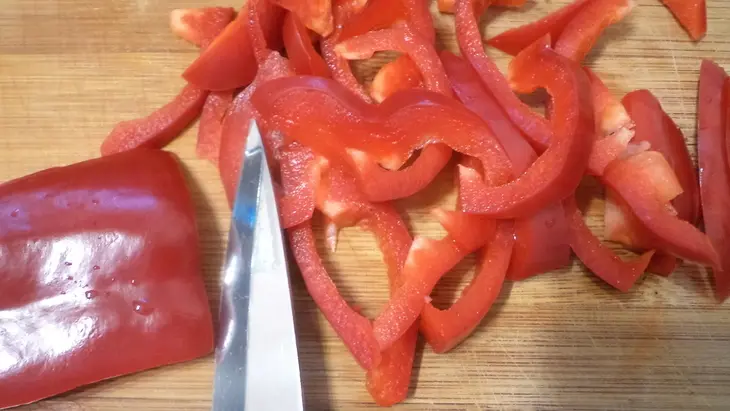 Салат с киноа и креветками: шаг 3