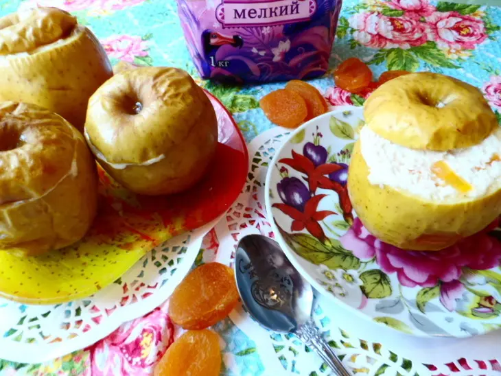 Яблочки печёные с творогом и сухофруктами.: шаг 6