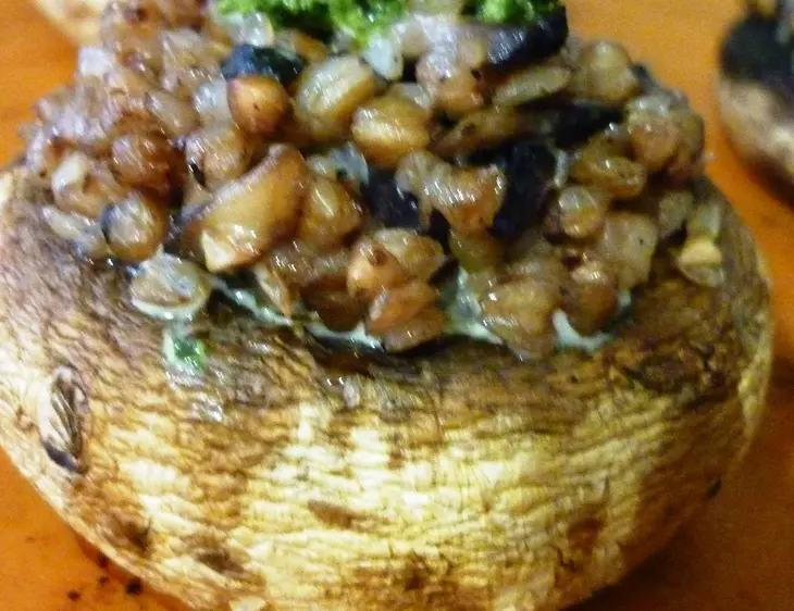 Шампиньоны,запеченые с гречкой и песто: шаг 6