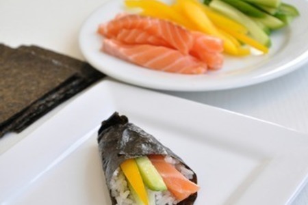 Темаки суши (суши-кулечки): шаг 7