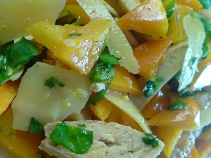 Салат из жареной курятины и жёлтого перца: шаг 5