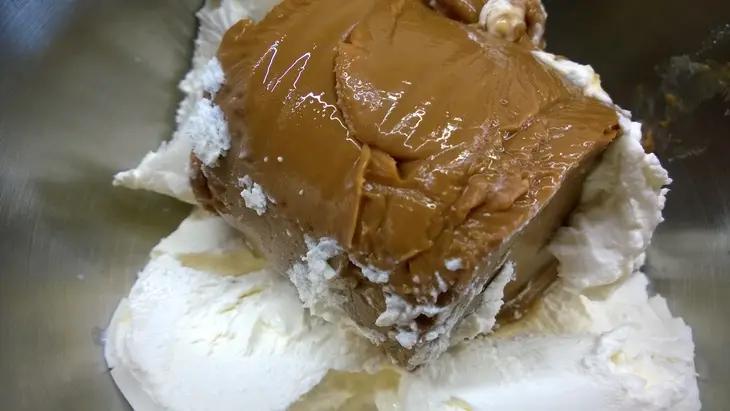 Карамельные  мини чизкейки: шаг 3