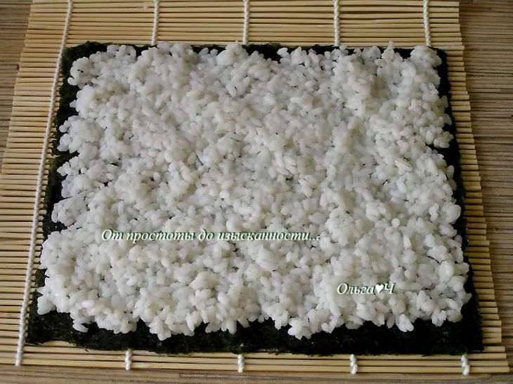 Роллы с лососем, сладким перцем и кунжутом: шаг 2