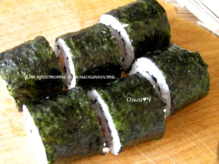 Роллы с лососем, сладким перцем и кунжутом: шаг 5