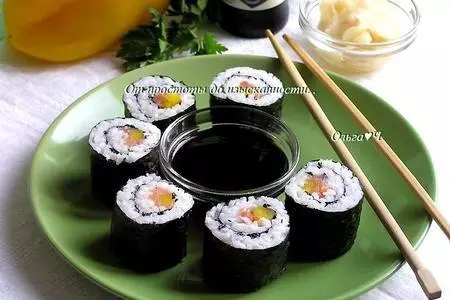 Роллы с лососем, сладким перцем и кунжутом: шаг 6