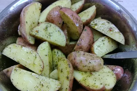 Картошка по-селянски с чесночным соусом: шаг 2