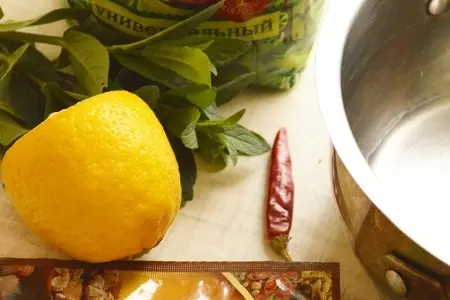 Карпаччо из ананаса с острой заправкой и запеченной курицей.: шаг 2