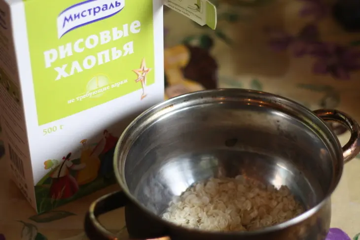 Манго-аннанасоое желе ежевикой и рисовыми хлопьями: шаг 1