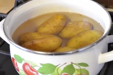 Молодой картофель с топленым маслом.: шаг 1