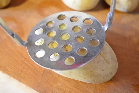 Молодой картофель с топленым маслом.: шаг 3